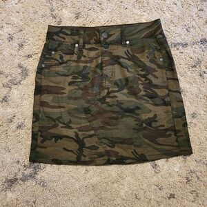 NWOT Level 99 dark camo skirt